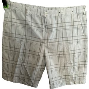 Mens IZod Golf shorts size 40 with 9 inch inseam.